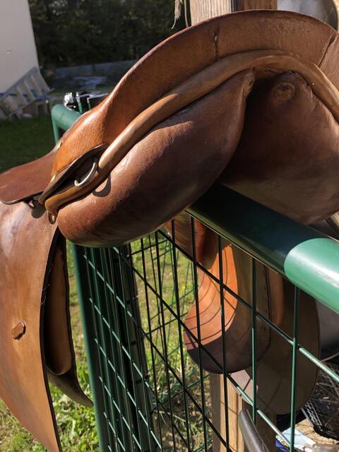 Selle en cuir marron