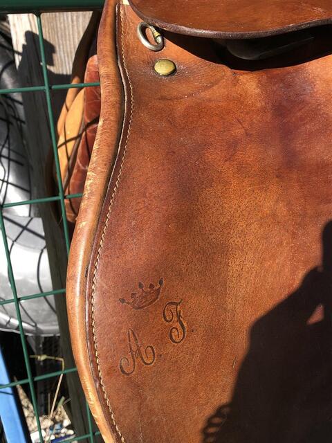 Selle en cuir marron