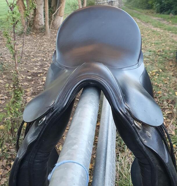 Selle de dressage