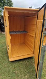 Armoire d'équitation sur roulettes