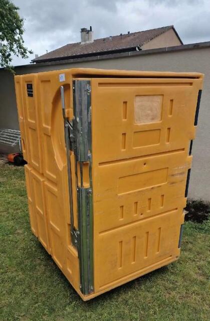 Armoire d'équitation sur roulettes
