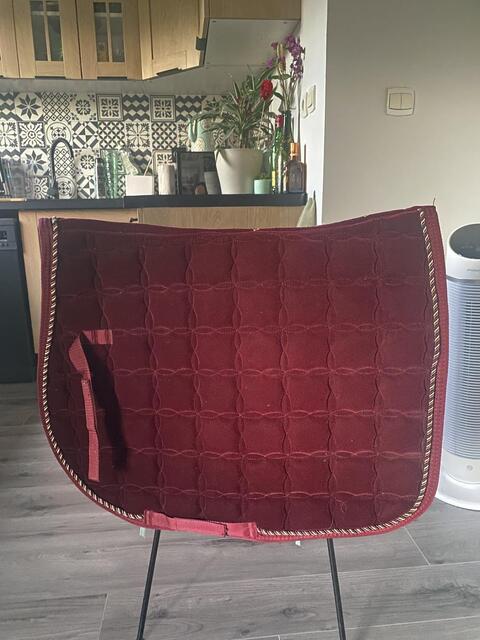 Tapis velours bordeaux