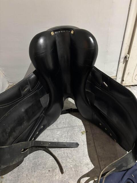 selle dressage fleur de lys