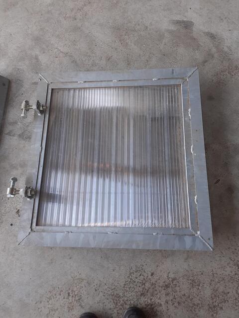 fenêtre de box en acier