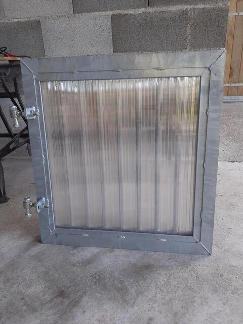 fenêtre de box en acier