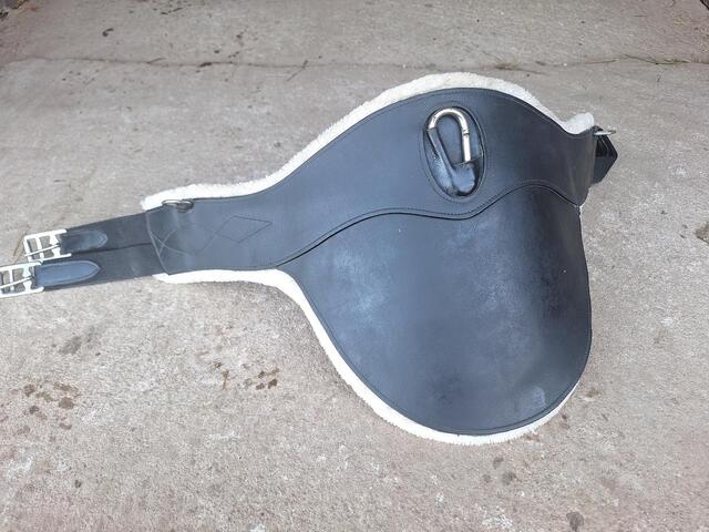 Sangle bavette mouton noir