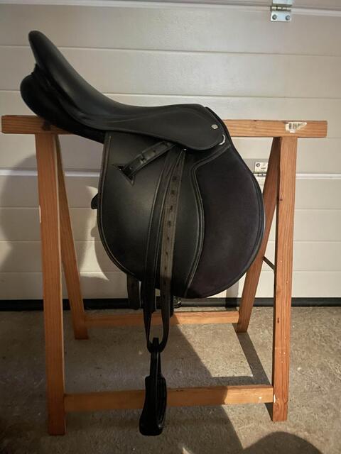 selle fouganza noir synthétique