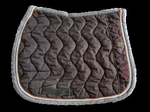 Fouganza, Tapis