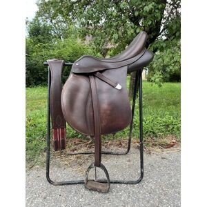 Selle Bates marron 17''