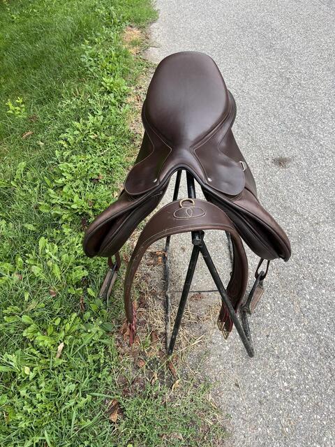 Selle Bates marron 17''