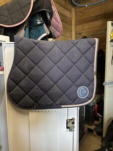 Tapis equit eme