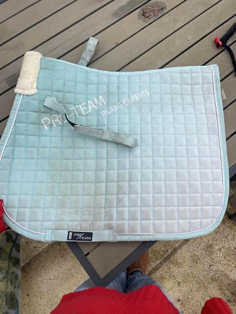 Tapis HKM bleu taille cheval avec moumoute bon état
