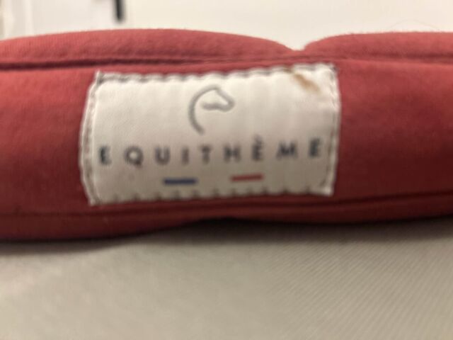 tapis equithème rouge bordeaux