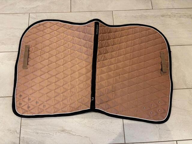 tapis rose fouganza