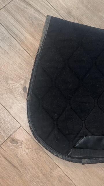 tapis gem noir