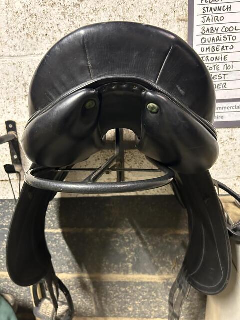 Selle de dressage devoucoux