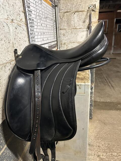 Selle de dressage devoucoux