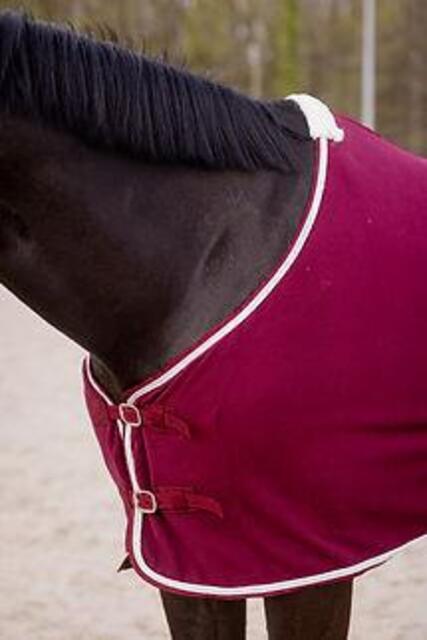 Couverture bordeaux