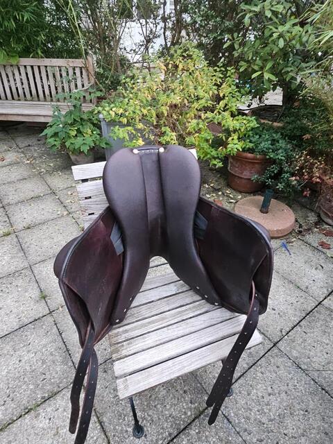 Selle RS Line Monoquartier marron 17.5