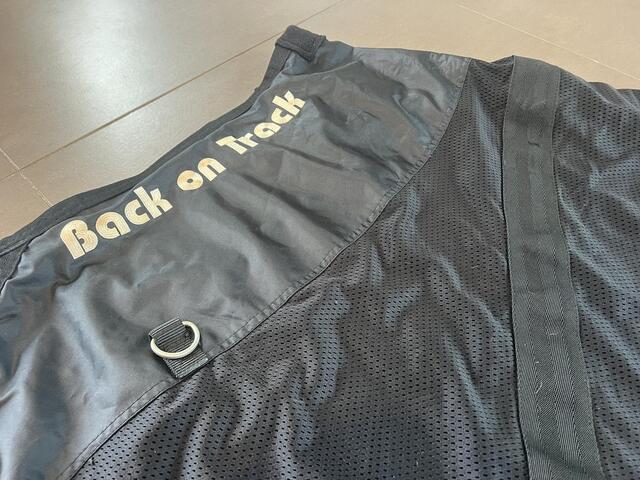 Chemise filet back on track