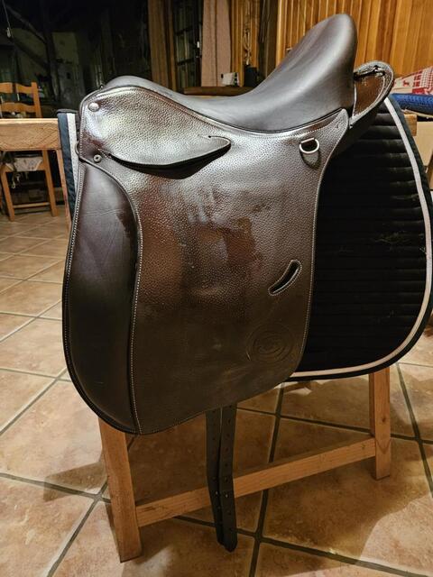 Selle TREC de marque Forestier.
