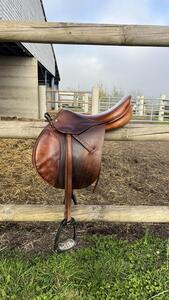 Selle Childeric 17 Pouces
