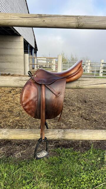 Selle Childeric 17 Pouces