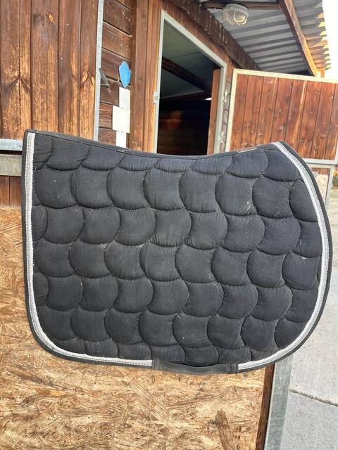 tapis equitheme noir et argent