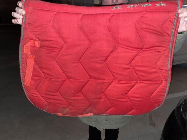 tapis equitheme rouge