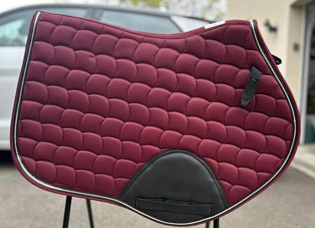 Tapis bordeaux Equitheme