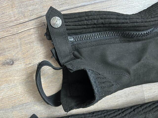 chaps noir steeds