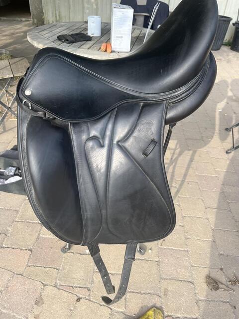 Selle de dressage Devoucoux Malika 17’