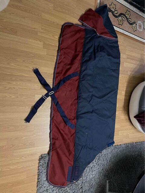 Couverture bordeaux/marine en taille 155 en 450g