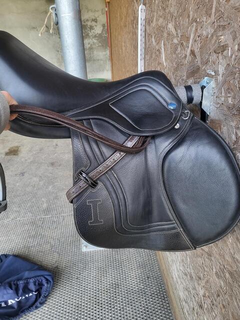 Selle Ikonic