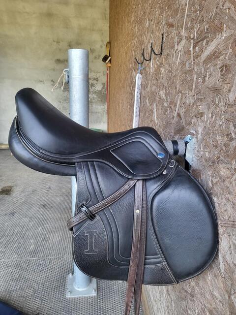 Selle Ikonic