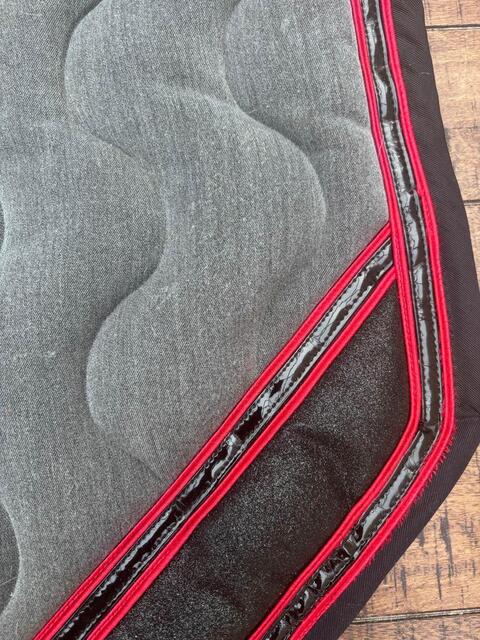 tapis paddock sport gris et rouge