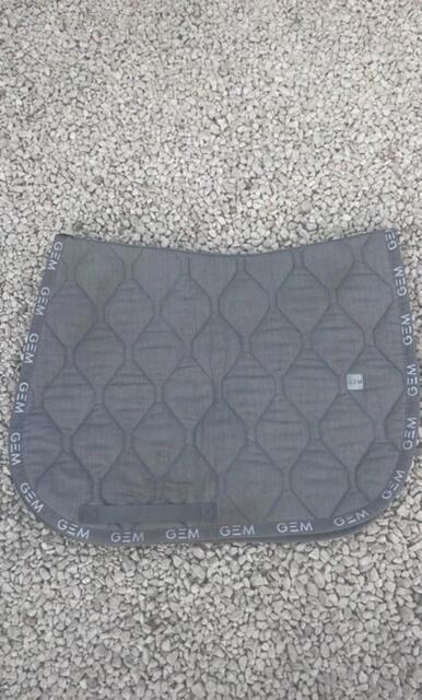 tapis gem gris clair