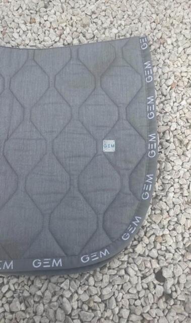 tapis gem gris clair
