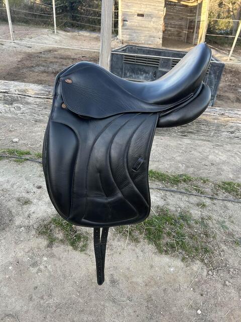 Selle de dressage