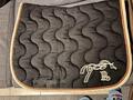 tapis Pénélope noir/camel