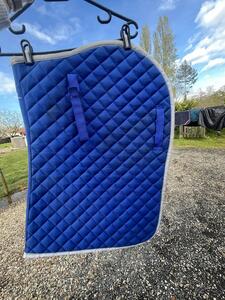Tapis bleu roi