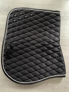 tapis noir fouganza