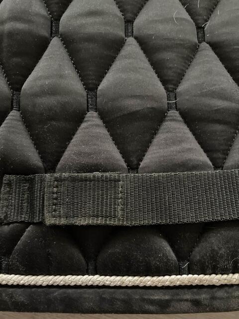 tapis noir fouganza