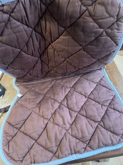Tapis taille poney marron et bleu ciel