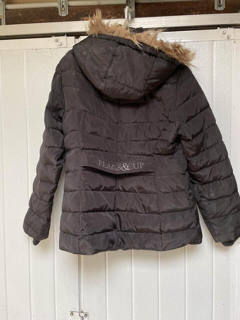 veste noir flags and cup