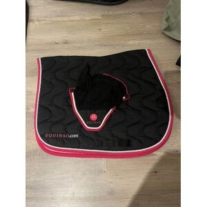 tapis equibao noir et rose
