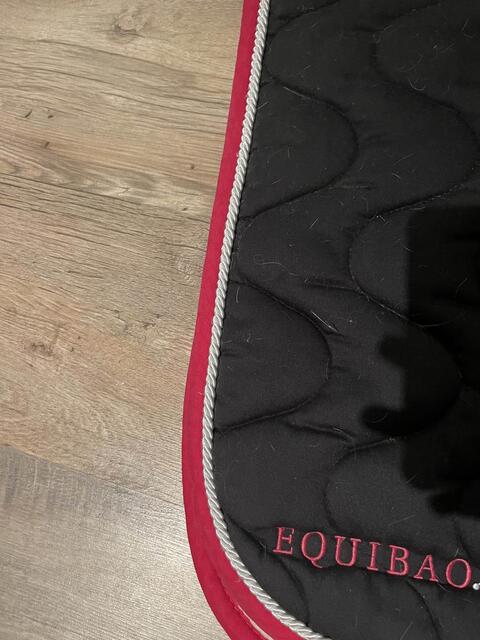 tapis equibao noir et rose