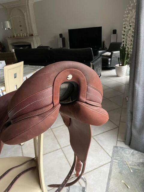 Selle de dressage makila marron devoucoux