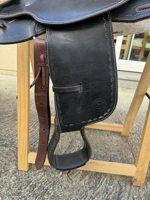 selle western noir