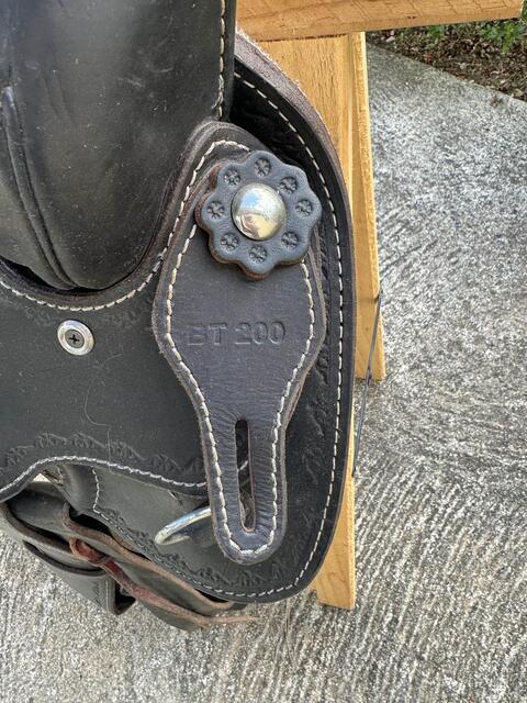 selle western noir